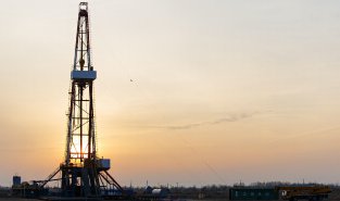 Буровая установка, обложка кейса «Газпромнефть-Восток» Буровая установка, обложка кейса «Газпромнефть-Восток»