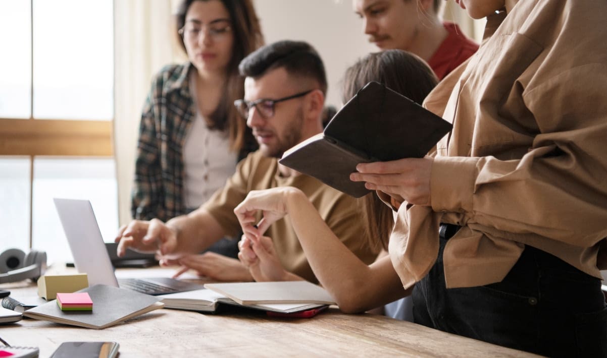 Обложка кейса, Разработка вводного инструктажа в формате анимационного видео для ООО Фирма «СТОМ»